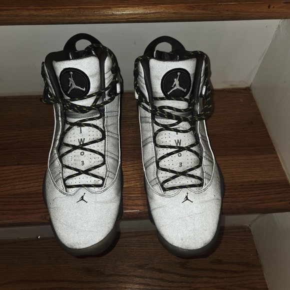 Jordan Athletic Shoes in Silver and Black - Picture 5 of 6